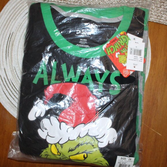 NWT Dr. Seuss The Grinch Pajama Set - Picture 1 of 9